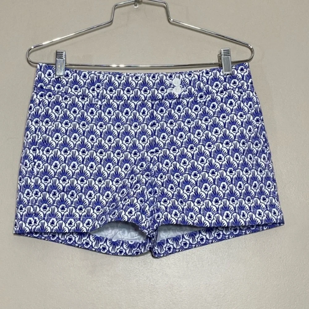 VINEYARD VINES || Blue and White Print Shorts size 6